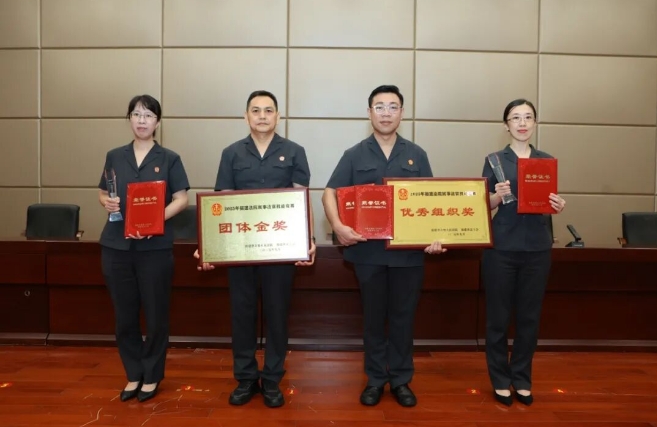 再一次，我们捧金而归！